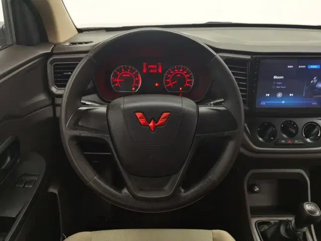 Wuling Hongguang V — Фото автомобиля 11