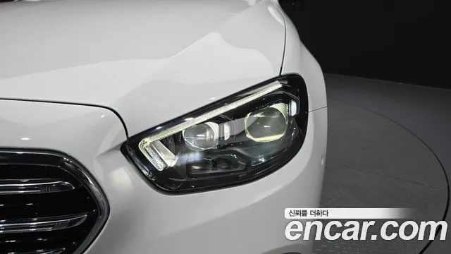 Mercedes-Benz E-Class — Фото автомобиля 20