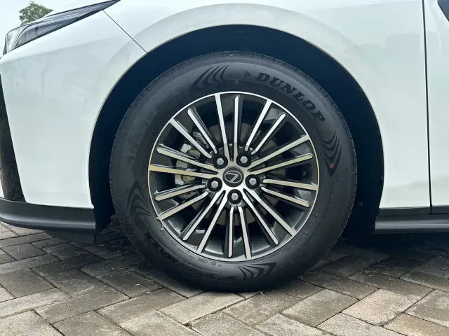 Lexus ES — Фото автомобиля 19