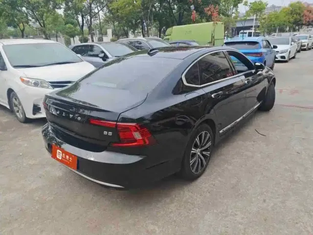 Volvo S90 — Фото автомобиля 3