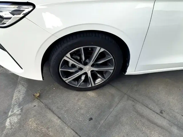 Geely Emgrand — Фото автомобиля 22