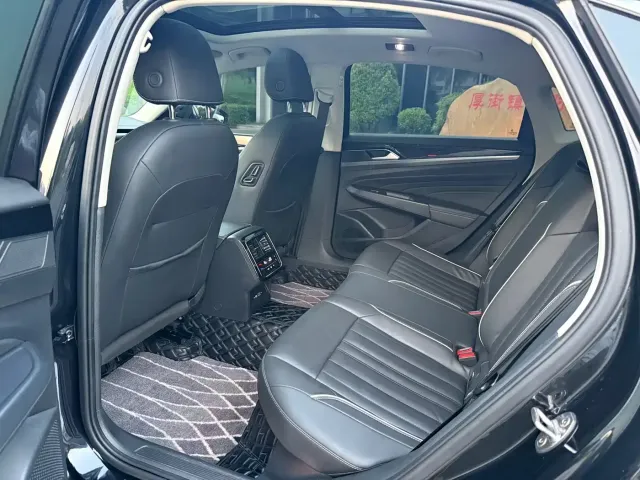 Volkswagen Passat — Фото автомобиля 9