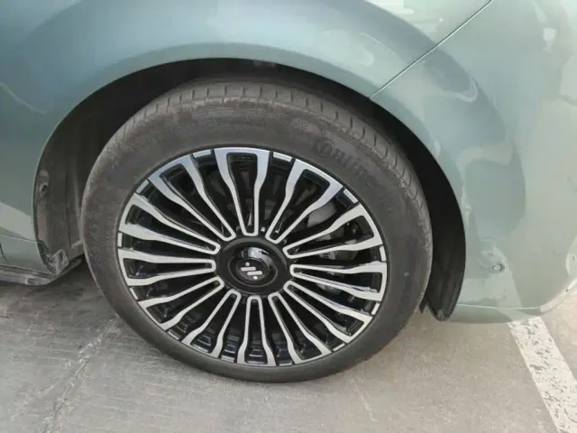IM Motors LS8 — Фото автомобиля 13