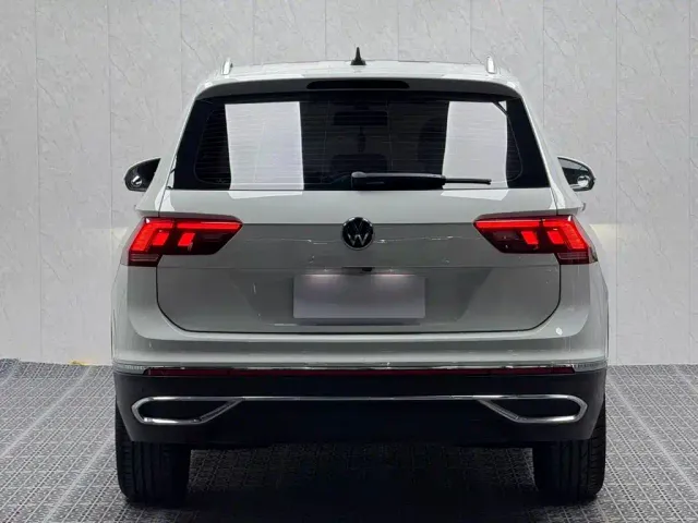Volkswagen Tiguan L — Фото автомобиля 12