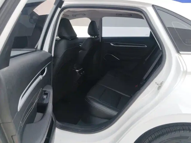 Geely Emgrand — Фото автомобиля 11
