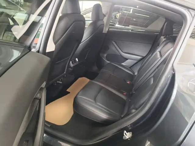 Tesla Model Y — Фото автомобиля 16