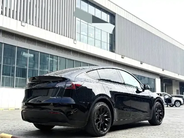 Tesla Model Y — Фото автомобиля 7