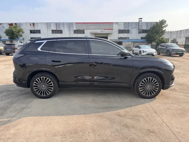 Dongfeng Aeolus Dongfeng Aeolus L8 2025 Plug-in Hybrid — Фото автомобиля 19