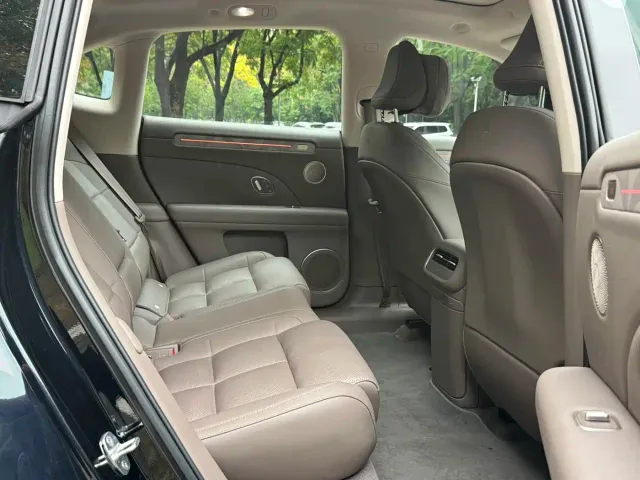 IM Motors LS6 — Фото автомобиля 9