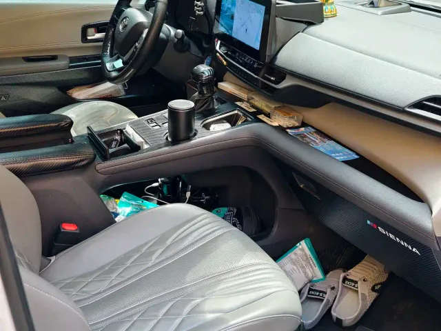 Toyota Sienna — Фото автомобиля 12