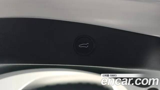 Tesla Model 3 — Фото автомобиля 24