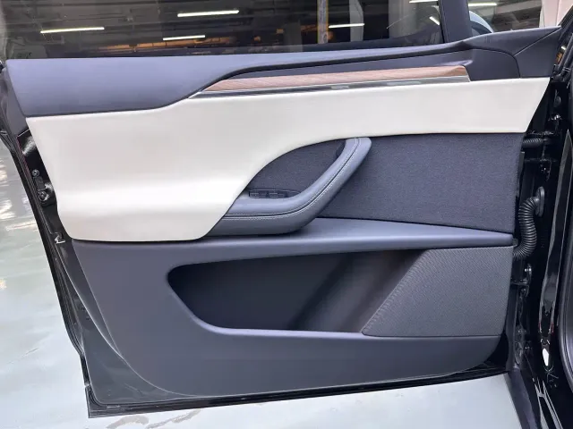 Tesla Model X — Фото автомобиля 4