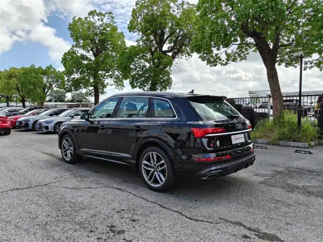Audi Q7 — Фото автомобиля 4