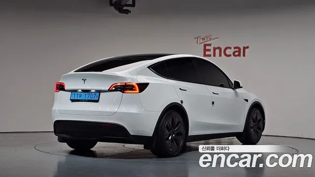 Фотография автомобиля — Tesla Model Y