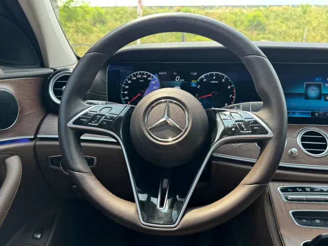 Mercedes-Benz E-Class — Фото автомобиля 10