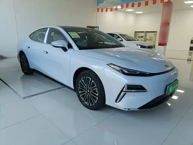 Geely Galaxy Xingyao 8 — Фото автомобиля 3