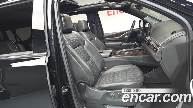 Cadillac Escalade — Фото автомобиля 16