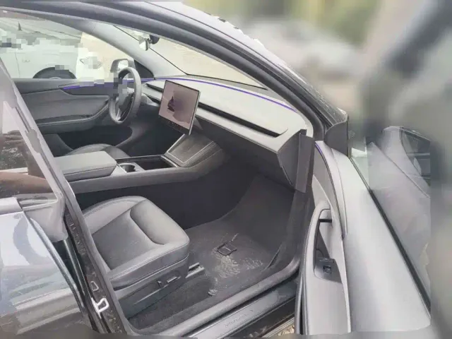 Tesla Model Y — Фото автомобиля 13