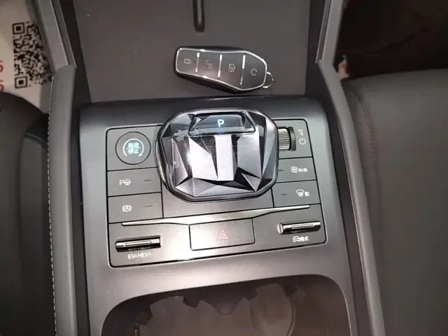 BYD Qin L — Фото автомобиля 13