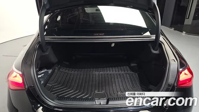 Mercedes-Benz E-Class — Фото автомобиля 19