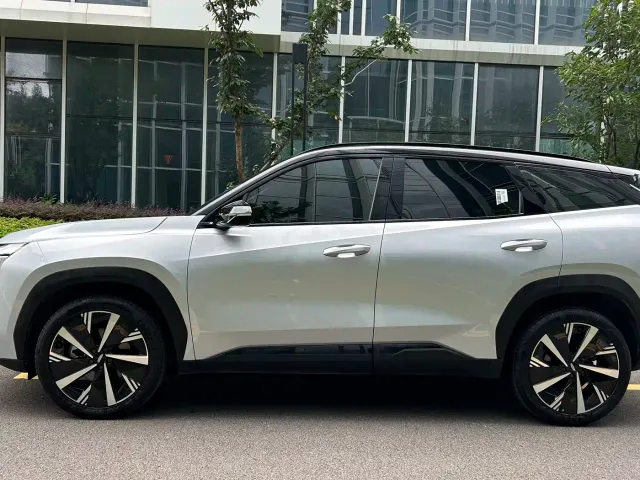 Geely Boyue L — Фото автомобиля 5