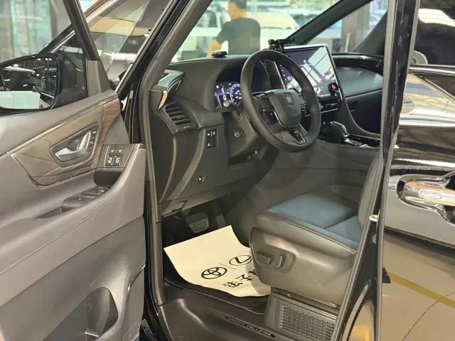 Toyota Vellfire — Фото автомобиля 6