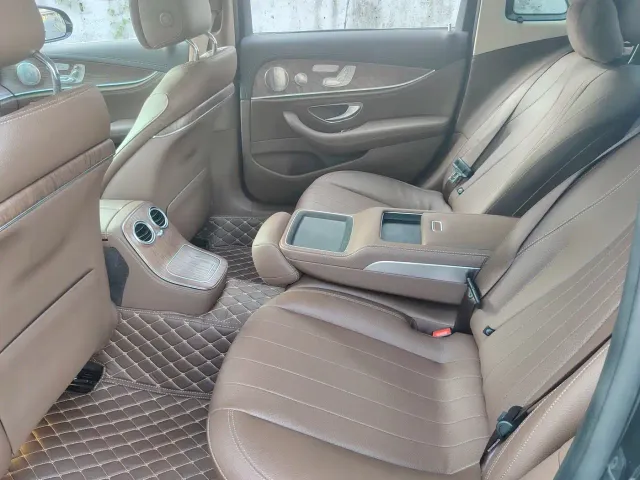 Mercedes-Benz E-Class — Фото автомобиля 11