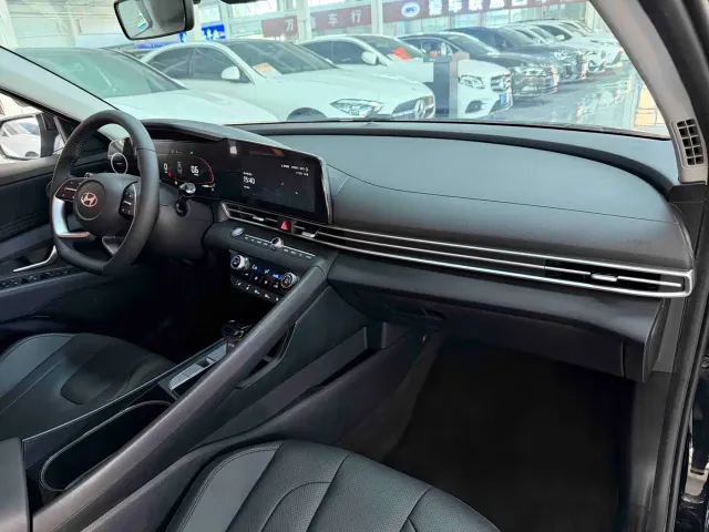 Hyundai Elantra — Фото автомобиля 18