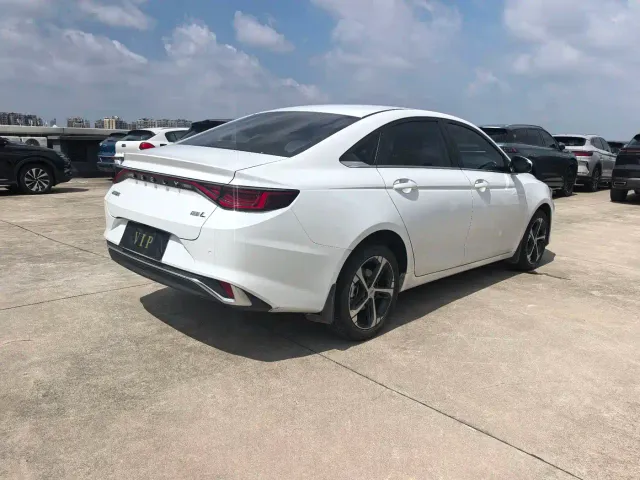 Geely Emgrand L — Фото автомобиля 13