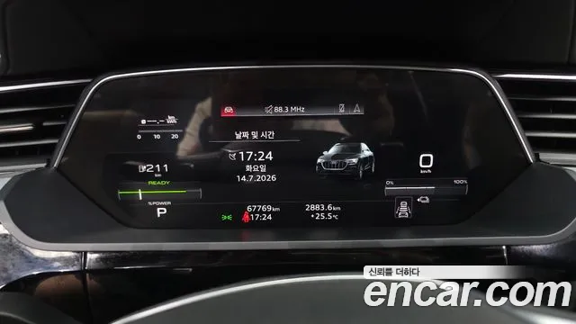 Audi e-tron — Фото автомобиля 8