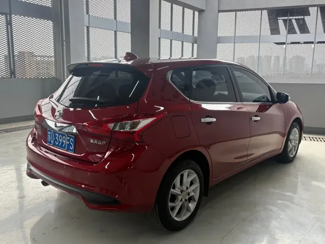 Nissan Tiida — Фото автомобиля 7