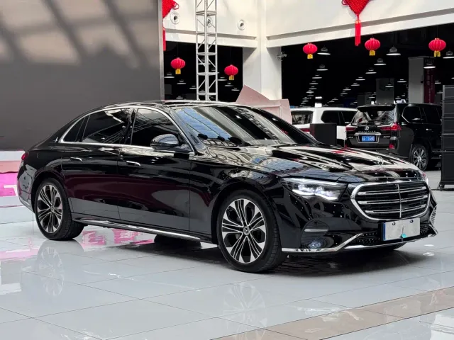 Mercedes-Benz E-Class — Фото автомобиля 3
