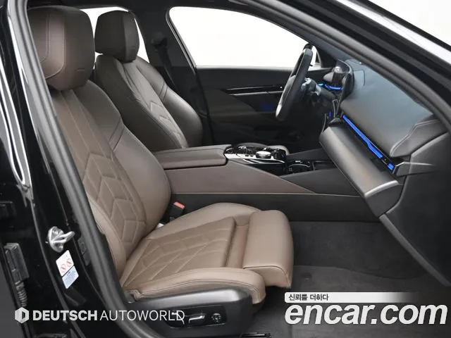 BMW 5 Series G60 — Фото автомобиля 10
