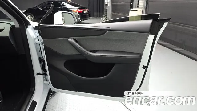 Tesla Model Y — Фото автомобиля 22