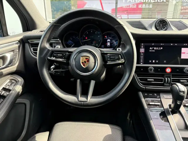 Porsche Macan — Фото автомобиля 12