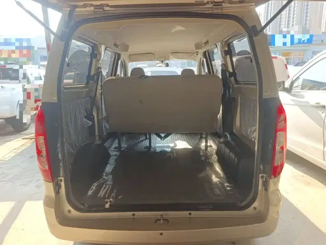 Wuling Hongguang V — Фото автомобиля 18