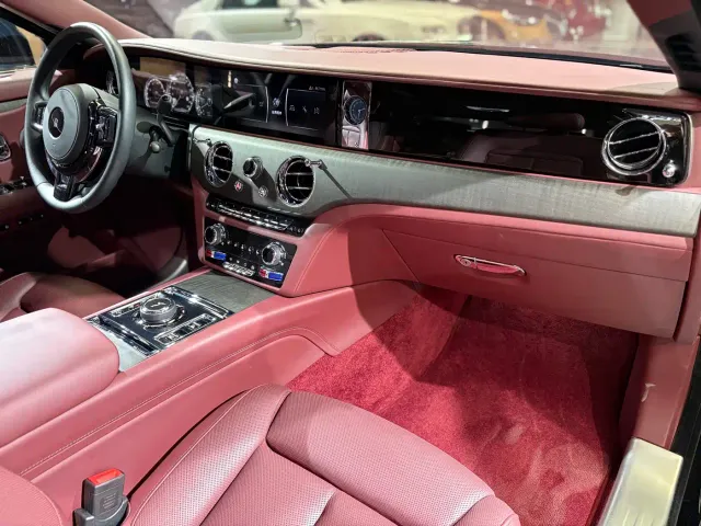 Rolls-Royce Ghost — Фото автомобиля 25