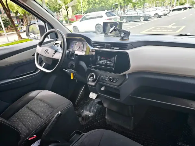Maxus EV30 — Фото автомобиля 6