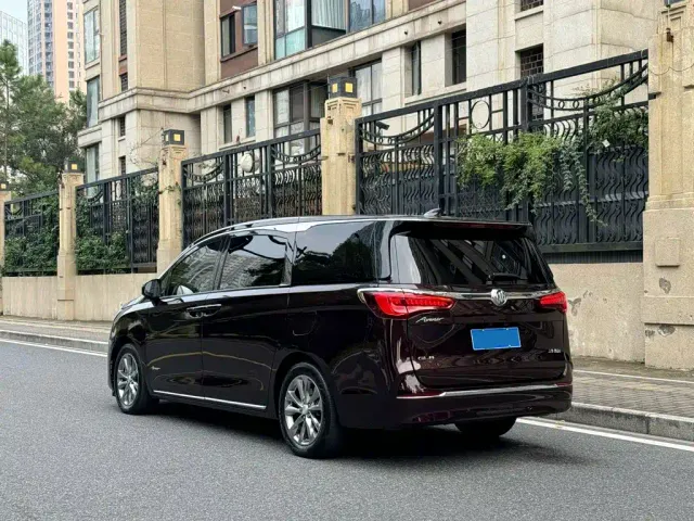 Buick GL8 — Фото автомобиля 2