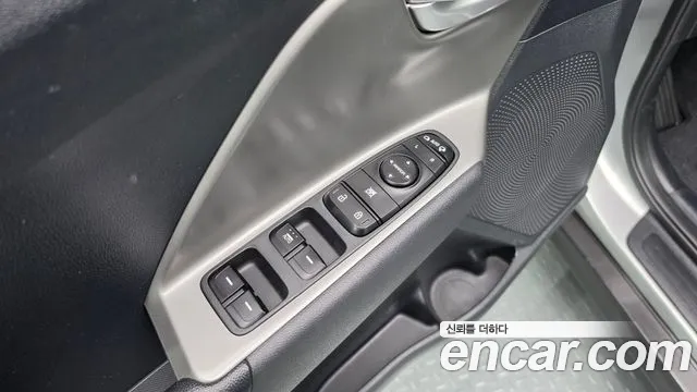 Kia Niro — Фото автомобиля 27