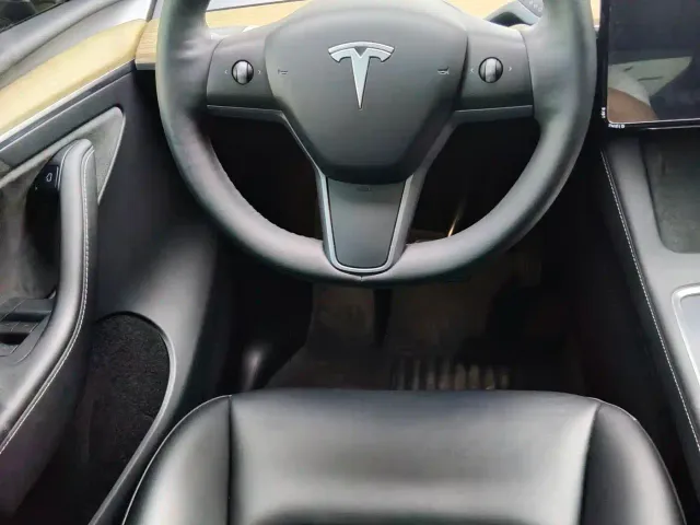 Tesla Model Y — Фото автомобиля 10
