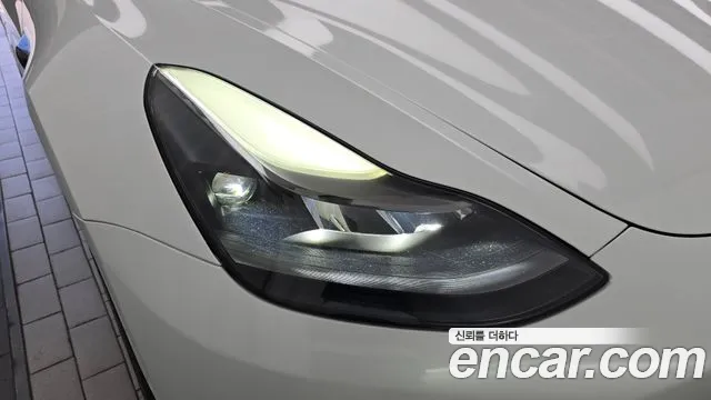 Tesla Model 3 — Фото автомобиля 22