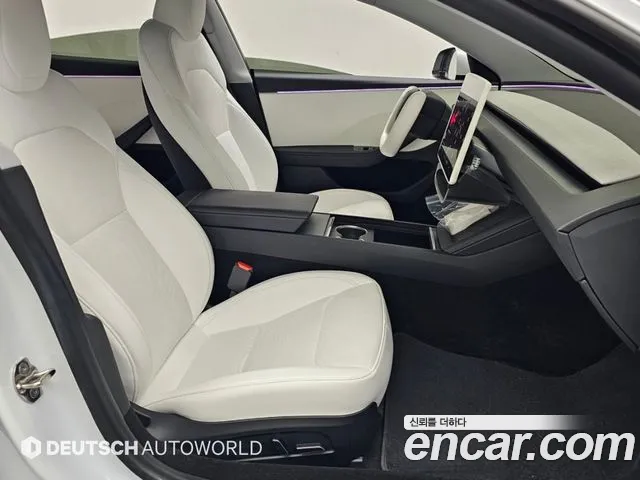 Tesla Model 3 — Фото автомобиля 12