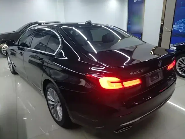 BMW 5 Series — Фото автомобиля 4