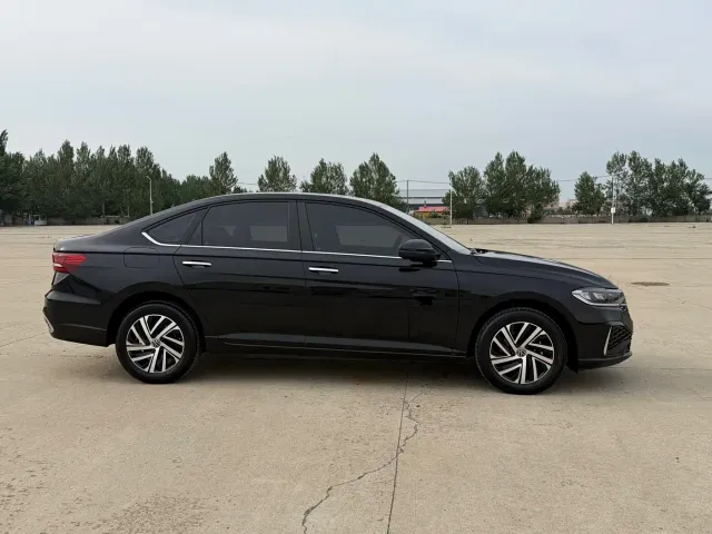 Volkswagen Lavida — Фото автомобиля 4