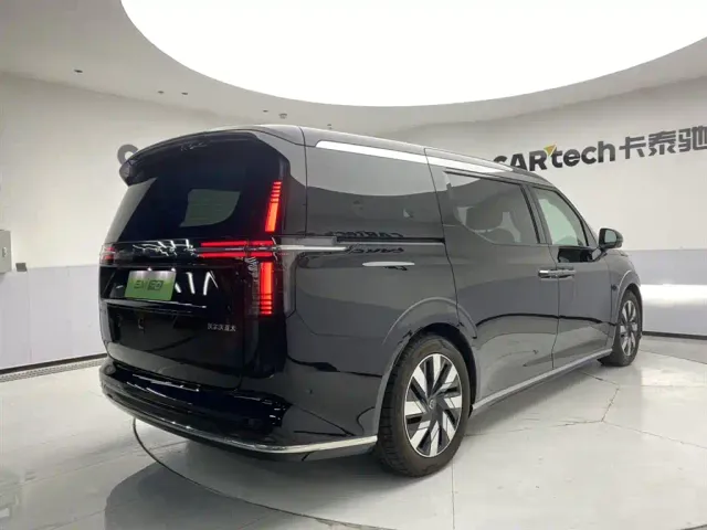 Volvo EM90 — Фото автомобиля 5