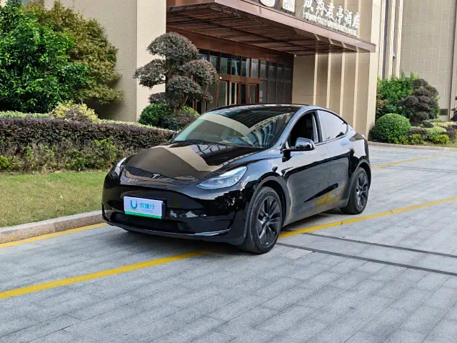 Фотография автомобиля — Tesla Model Y