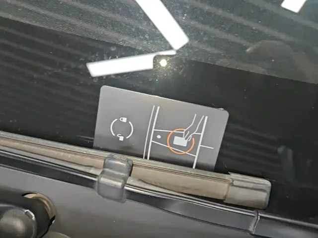 Tesla Model 3 — Фото автомобиля 8