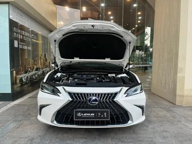 Lexus ES — Фото автомобиля 6