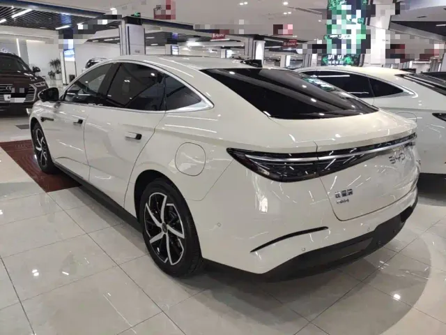 BYD Seal 07 DM-i — Фото автомобиля 4